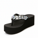 Sandália plataforma rhinestone preta ângulo baixo fundo branco