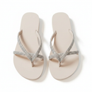 Par chinelo strass bege top-down fundo branco